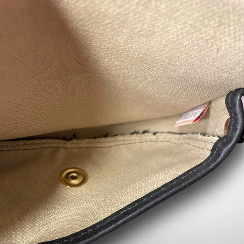 DOONEY & BOURKE 🪢 1975 SIGNATURE COLLINS FLAP CLUTCH IN BLACK & YELLOW - Picture 14 of 14